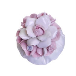 Bomboniera matrimonio rosa Capodimonte panna rosa pouf